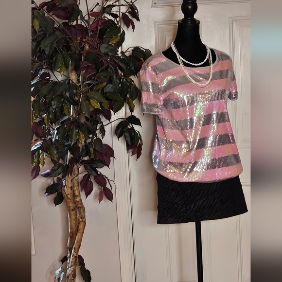 Forever 21 Sequin Embellished Top, Short Sleeves Size Medium - Picture 2 of 10